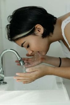 Collagen Select - wrinkles on your face will be just a memory 2 a woman washes her face