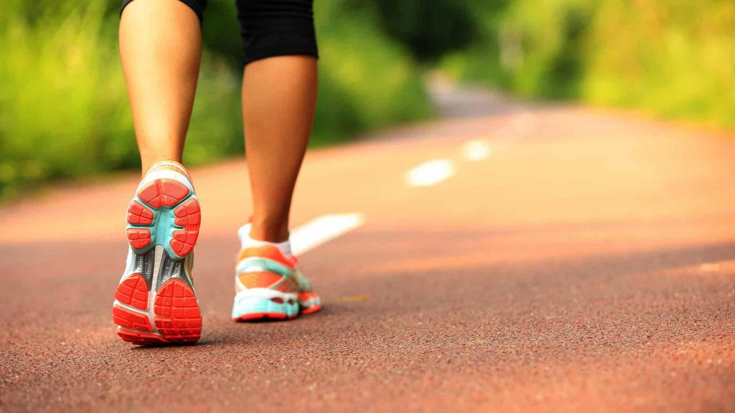 Running as a natural way to lose weight - Meet the experts! 1 bieganie jogging 071 droga buty scaled 1