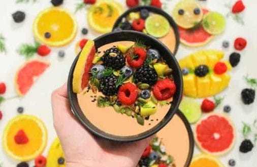 Ketomorin - slim figure like a professional model 2 a healthy salad made of fruit and vegetables