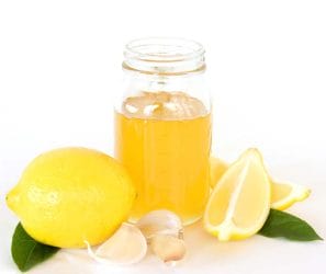  Ginger, lemon juice and garlic