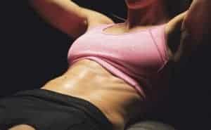 How to lose 5 kg fast? 3 a woman does sit-ups