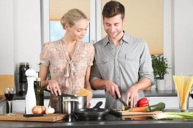 Vegan or vegetarian diet - advantages, disadvantages and differences between them 2 man and woman in the kitchen